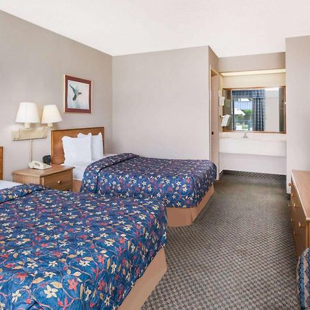 Days Inn By Wyndham Seguin Tx Exteriér fotografie