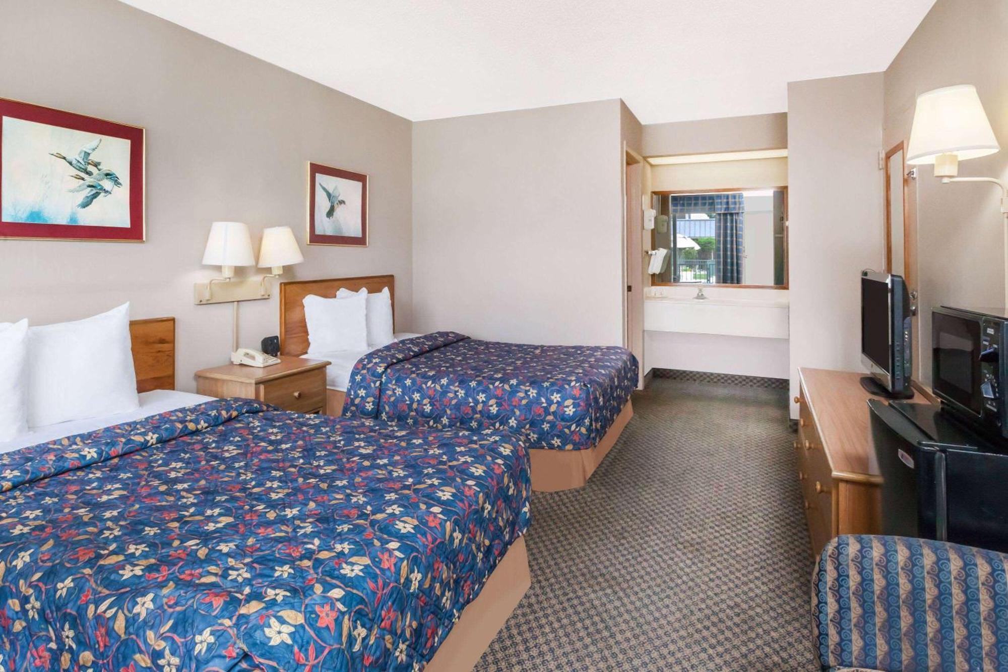 Days Inn By Wyndham Seguin Tx Exteriér fotografie